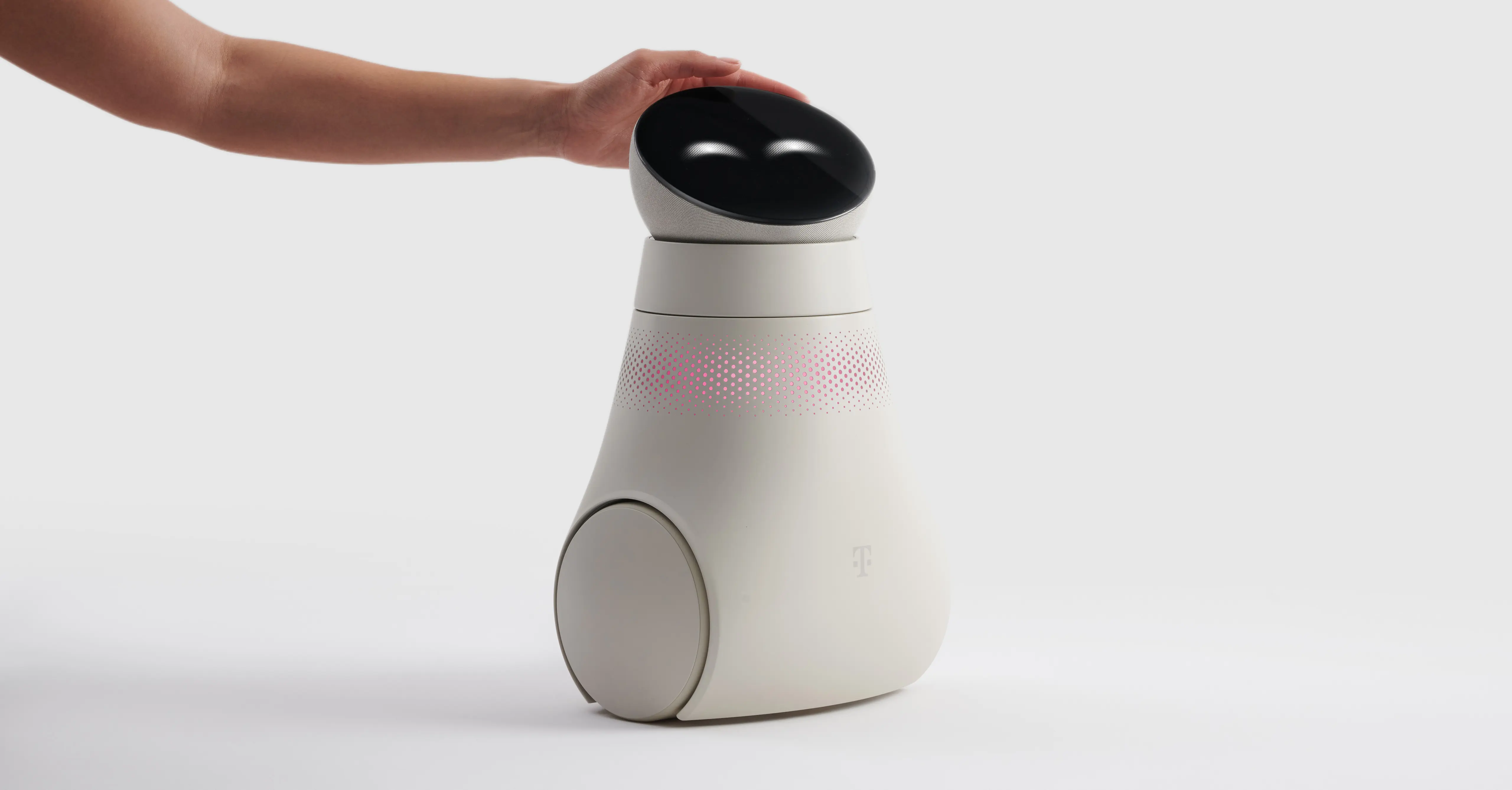 Buddy is an intelligent AI-based companion and powerful router that moves around the home and provides users with assistive services. Designed by LAYER for Deutsche Telekom.