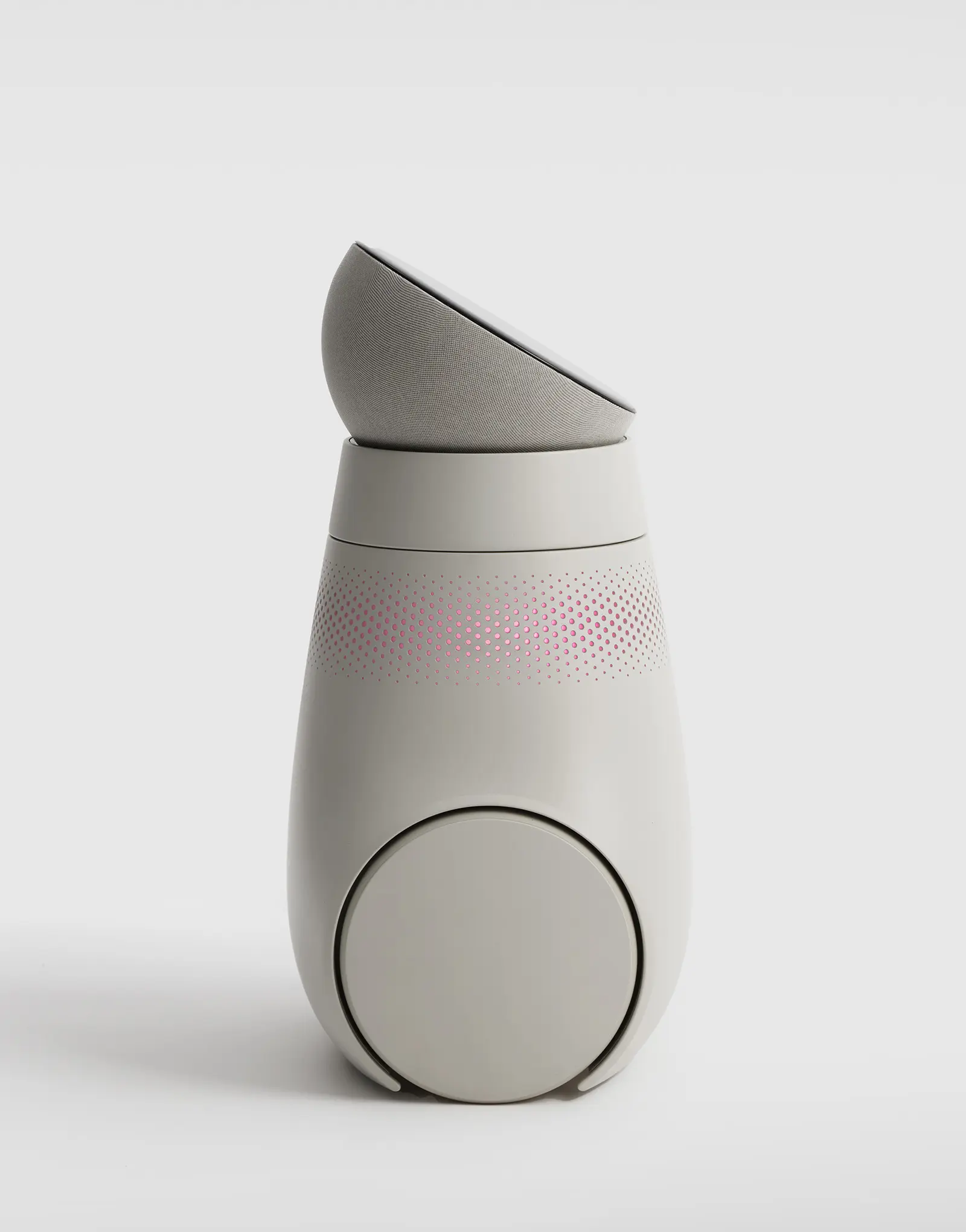 Buddy is an intelligent AI-based companion and powerful router that moves around the home and provides users with assistive services. Designed by LAYER for Deutsche Telekom.