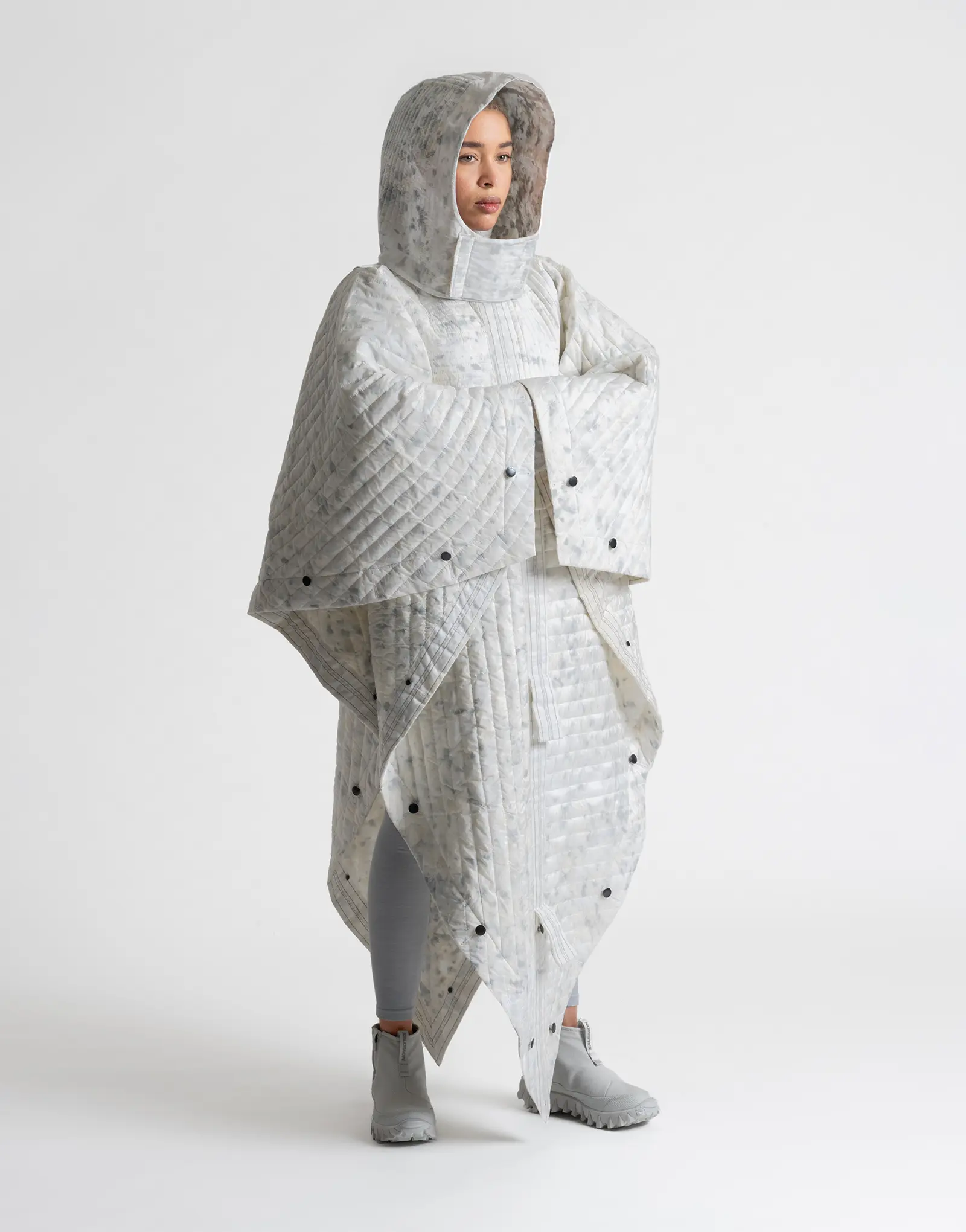 Shield is a protective garment that adapts to diverse climates and extreme weather conditions, created with fashion brand RÆBURN as part of LAYER’s 101010 collection.