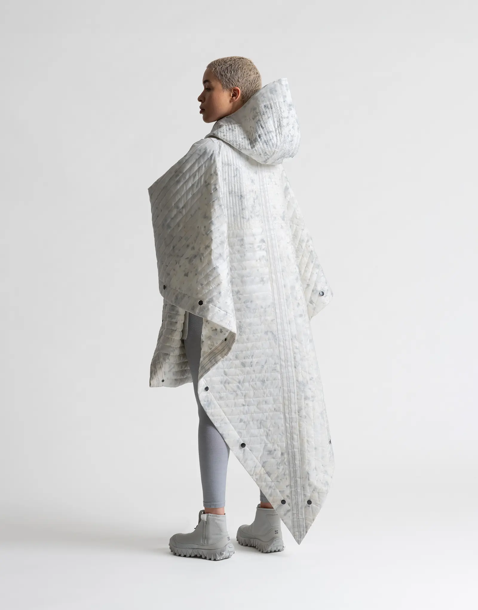 Shield is a protective garment that adapts to diverse climates and extreme weather conditions, created with fashion brand RÆBURN as part of LAYER’s 101010 collection.