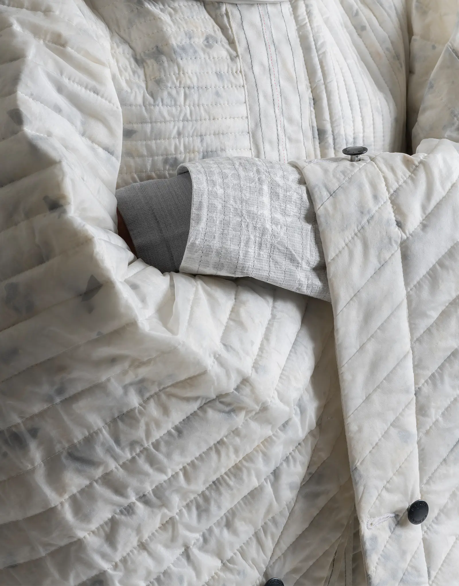 Shield is a protective garment that adapts to diverse climates and extreme weather conditions, created with fashion brand RÆBURN as part of LAYER’s 101010 collection.