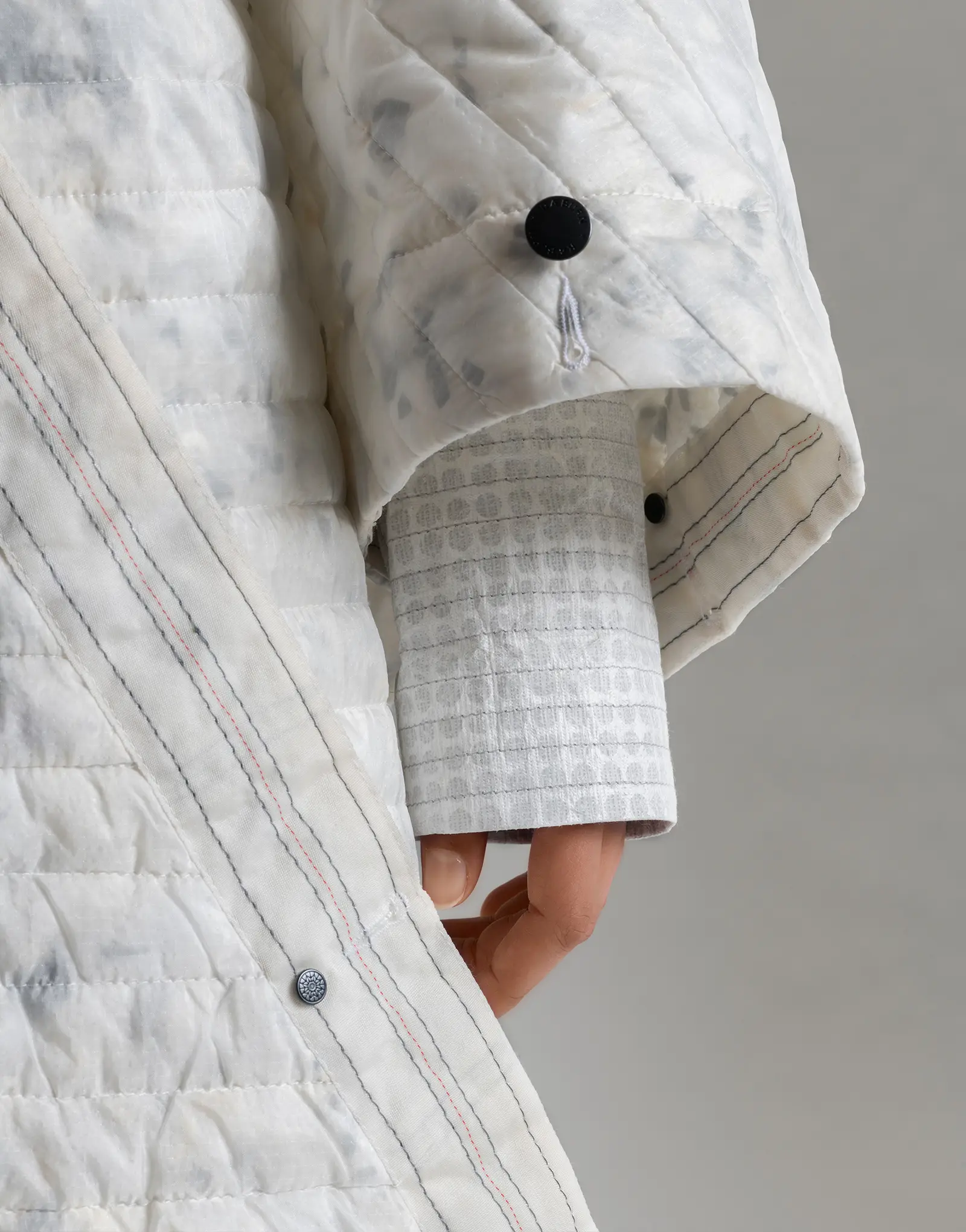 Shield is a protective garment that adapts to diverse climates and extreme weather conditions, created with fashion brand RÆBURN as part of LAYER’s 101010 collection.
