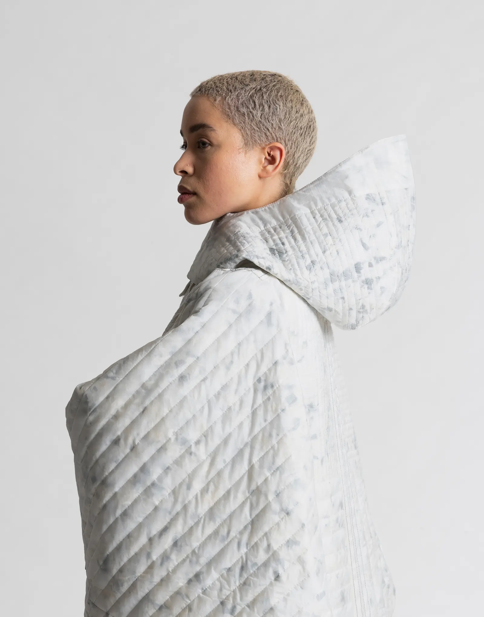 Shield is a protective garment that adapts to diverse climates and extreme weather conditions, created with fashion brand RÆBURN as part of LAYER’s 101010 collection.