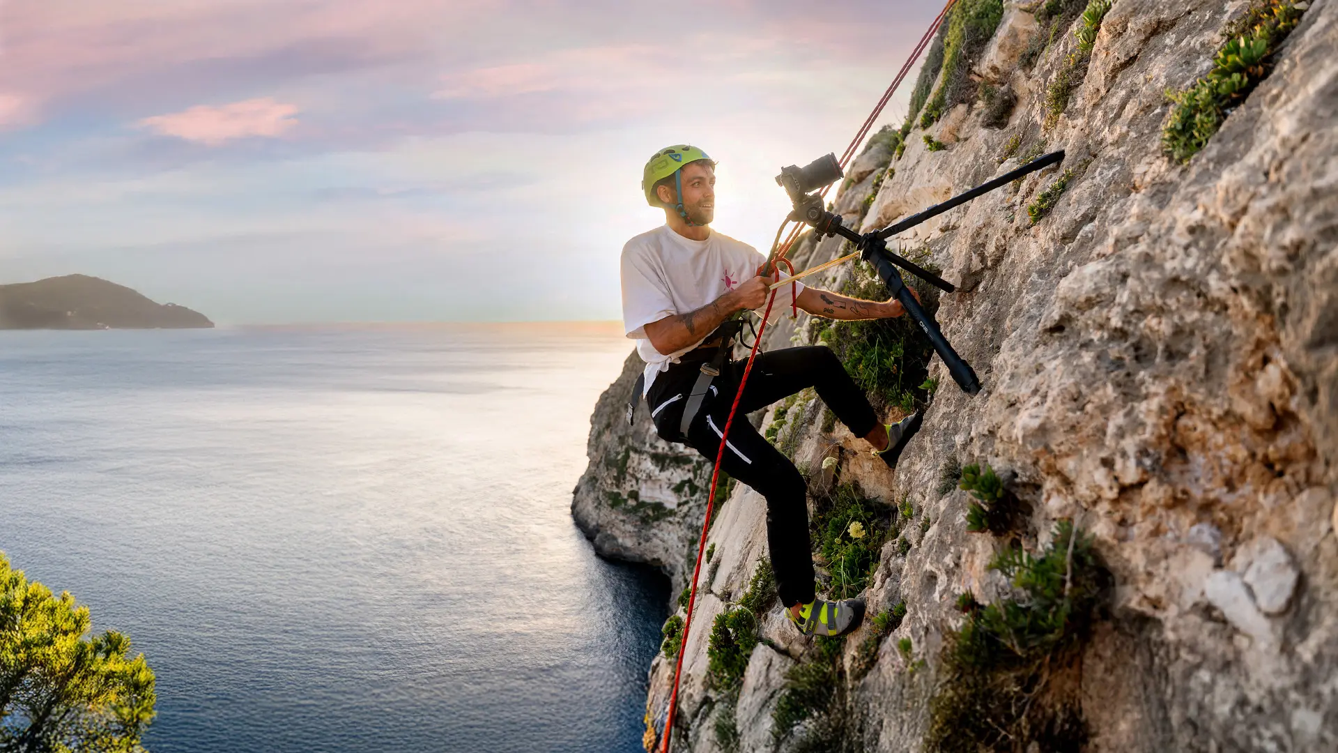 ONE Hybrid tripod by LAYER with Manfrotto wins iF Design Award