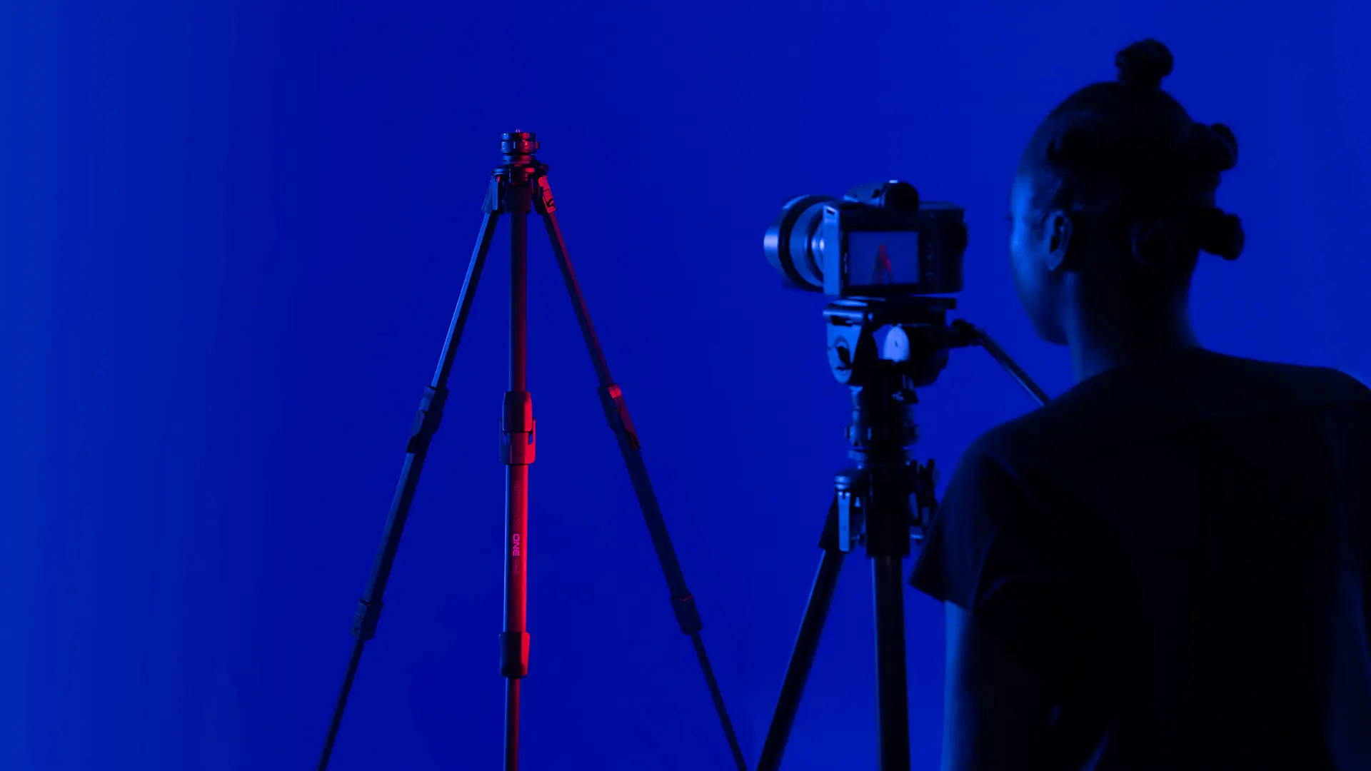 Manfrotto ONE Hybrid tripod wins Red Dot Design Award
